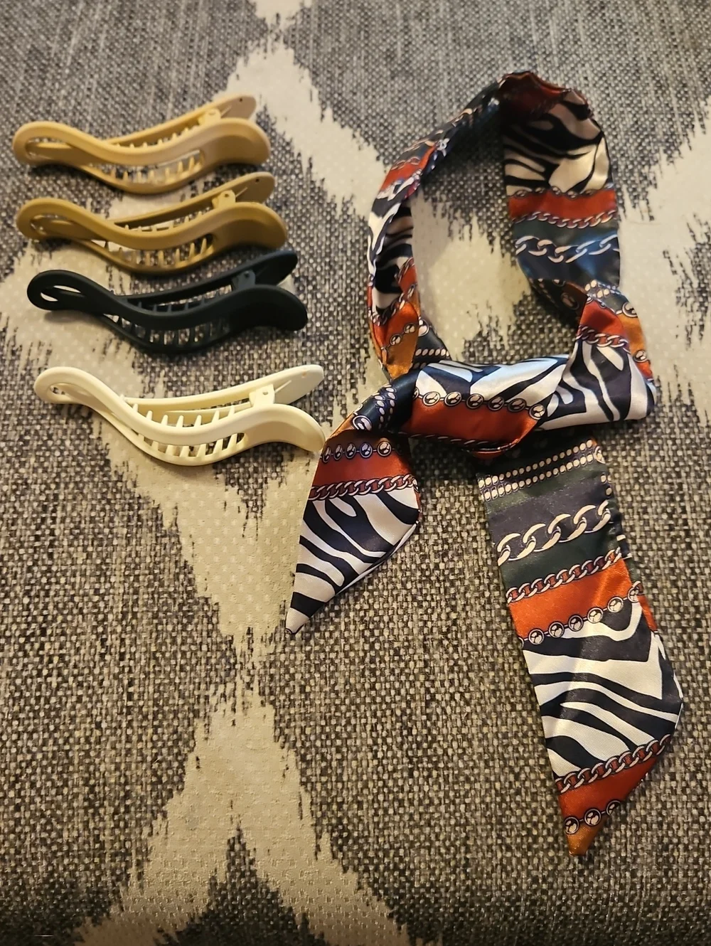 Multicolor Zebra & Chain Print Scarf Tie with Hair Clips